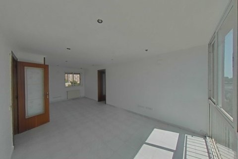 Apartment for sale in Barcelona, Spain 3 bedrooms, 81 sq.m. No. 167095 - photo 4
