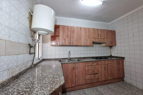 Apartment for sale in Barcelona, Spain 3 bedrooms, 79 sq.m. No. 167094 - photo 2