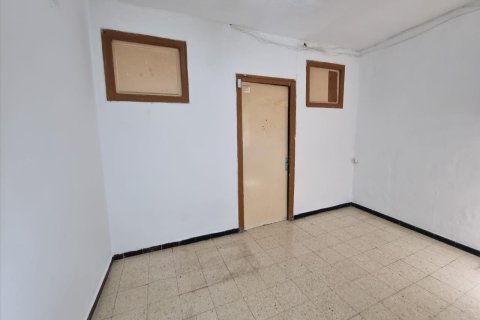 Apartment for sale in Barcelona, Spain 3 bedrooms, 79 sq.m. No. 167094 - photo 5