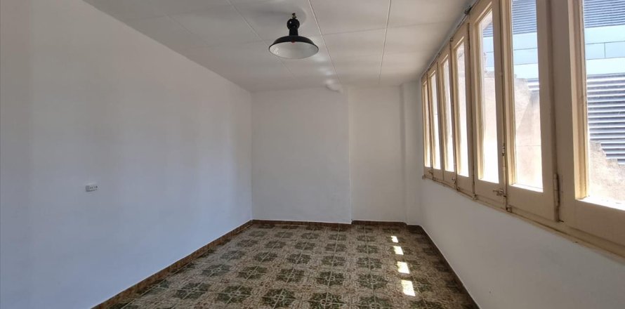 Apartment in Barcelona, Spain 3 bedrooms, 79 sq.m. No. 167094