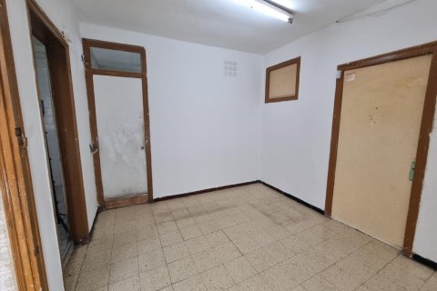 Apartment for sale in Barcelona, Spain 3 bedrooms, 79 sq.m. No. 167094 - photo 13