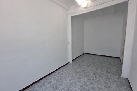 Apartment for sale in Barcelona, Spain 3 bedrooms, 79 sq.m. No. 167094 - photo 12