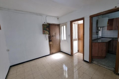 Apartment for sale in Barcelona, Spain 3 bedrooms, 79 sq.m. No. 167094 - photo 11