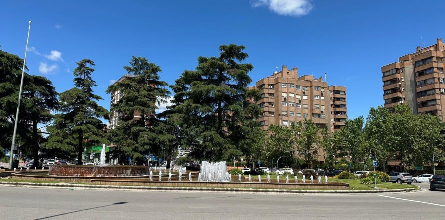 Apartamento en Madrid, España 1 dormitorio, 49 m2 No. 182925