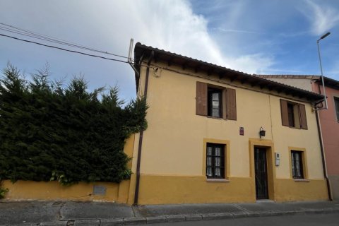 Huoneisto myytävänä Cabreros Del Rio, Leon, Espanja, 3 makuuhuonetta, 242 m2 No. 192136 - kuva 2