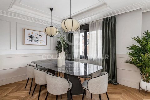 Apartment for sale in Madrid, Spain 3 bedrooms, 235 sq.m. No. 157337 - photo 6