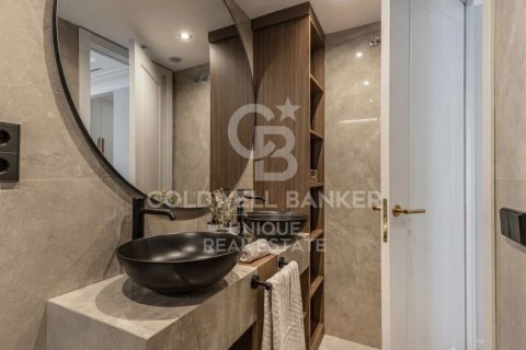 Apartment for sale in Madrid, Spain 3 bedrooms, 235 sq.m. No. 157337 - photo 15