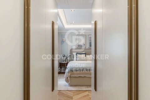 Apartment for sale in Madrid, Spain 3 bedrooms, 235 sq.m. No. 157337 - photo 12