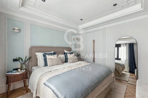 Apartment for sale in Madrid, Spain 3 bedrooms, 235 sq.m. No. 157337 - photo 14