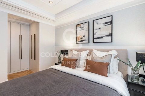 Apartment for sale in Madrid, Spain 3 bedrooms, 235 sq.m. No. 157337 - photo 8