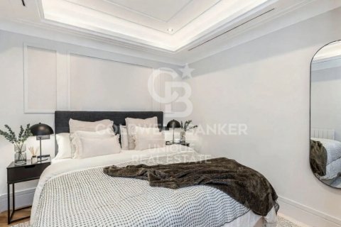 Apartment for sale in Madrid, Spain 3 bedrooms, 235 sq.m. No. 157337 - photo 18