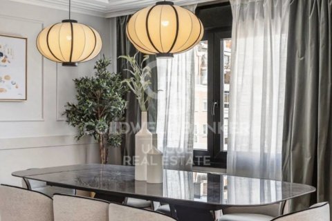Apartment for sale in Madrid, Spain 3 bedrooms, 235 sq.m. No. 157337 - photo 7