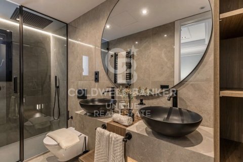 Apartment for sale in Madrid, Spain 3 bedrooms, 235 sq.m. No. 157337 - photo 16