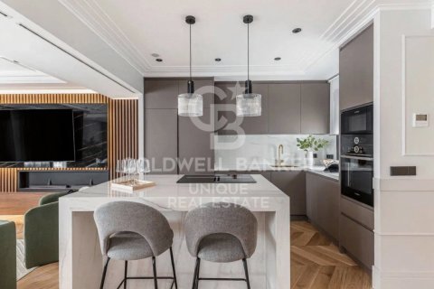 Apartment for sale in Madrid, Spain 3 bedrooms, 235 sq.m. No. 157337 - photo 5