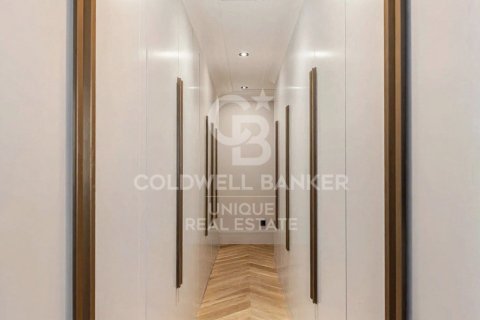Apartment for sale in Madrid, Spain 3 bedrooms, 235 sq.m. No. 157337 - photo 11