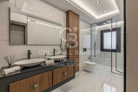 Apartment for sale in Madrid, Spain 3 bedrooms, 235 sq.m. No. 157337 - photo 10