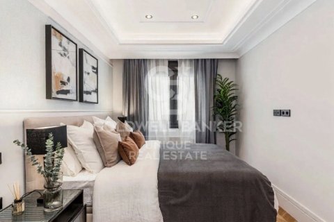 Apartment for sale in Madrid, Spain 3 bedrooms, 235 sq.m. No. 157337 - photo 9