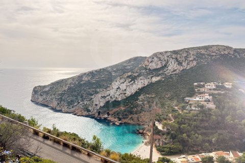 Villa for sale in Javea, Alicante, Spain 4 bedrooms, 400 sq.m. No. 157336 - photo 1