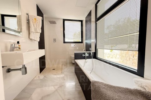 Villa for sale in Javea, Alicante, Spain 4 bedrooms, 400 sq.m. No. 157336 - photo 15