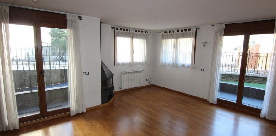 Apartment à Principado De Andorra (Ninguna Poblacion Tiene C.P.), Lleida, Espagne 3 chambres, 92 m2 No. 157335