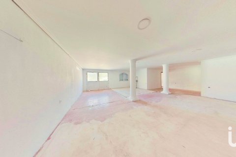 Hus till salu i Alicante, Spanien 4 sovrum, 1150 kvm. Nr. 153484 - foto 8