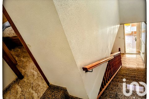 Kaupunkipientalo myytävänä Aguilas, Murcia, Espanja, 4 makuuhuonetta, 185.3 m2 No. 153487 - kuva 27