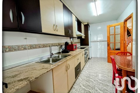 Kaupunkipientalo myytävänä Aguilas, Murcia, Espanja, 4 makuuhuonetta, 185.3 m2 No. 153487 - kuva 8