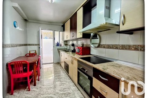 Kaupunkipientalo myytävänä Aguilas, Murcia, Espanja, 4 makuuhuonetta, 185.3 m2 No. 153487 - kuva 7