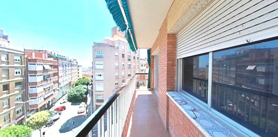 Apartment in Badalona, Barcelona, Spain 2 bedrooms, 97 sq.m. No. 195287