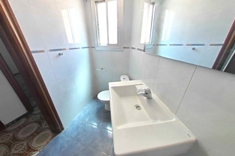 Apartment for sale in Badalona, Barcelona, Spain 2 bedrooms, 97 sq.m. No. 195287 - photo 11