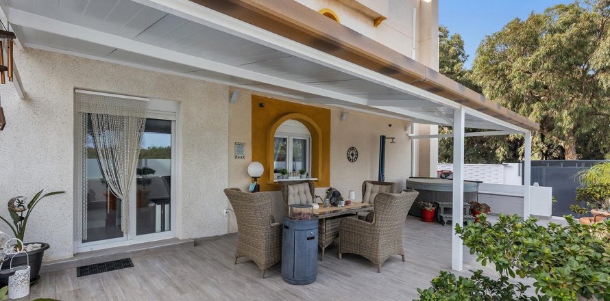 Villa a Guardamar del Segura, Alicante, Spagna 4 camere da letto,  N° 161157