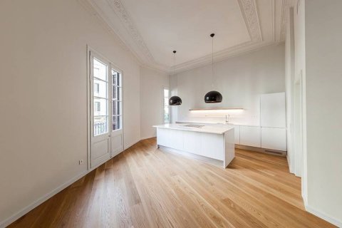 Продажа квартиры в Барселона, Испания 2 спальни, 110м2 №161321 - фото 2