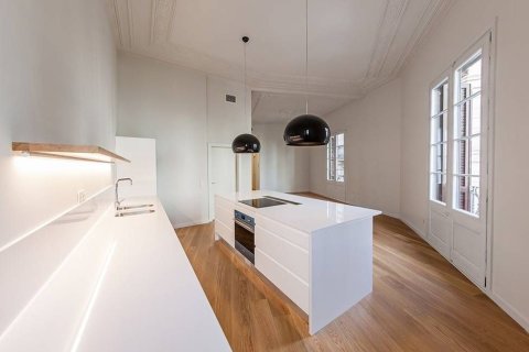 Продажа квартиры в Барселона, Испания 2 спальни, 110м2 №161321 - фото 6