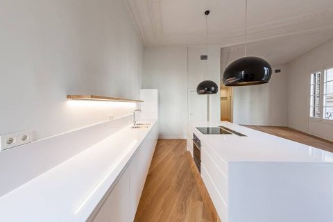 Продажа квартиры в Барселона, Испания 2 спальни, 110м2 №161321 - фото 8
