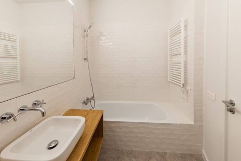 Продажа квартиры в Барселона, Испания 2 спальни, 110м2 №161321 - фото 11