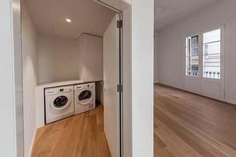 Продажа квартиры в Барселона, Испания 2 спальни, 110м2 №161321 - фото 7