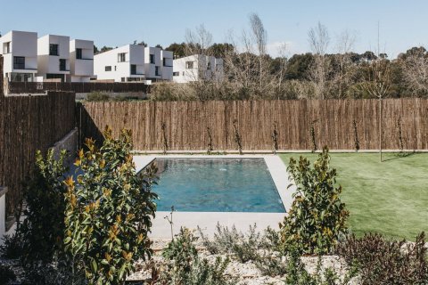 Продажа квартиры в Сан-Кугат-дель-Вальес, Барселона, Испания 2 спальни, 95м2 №161322 - фото 19