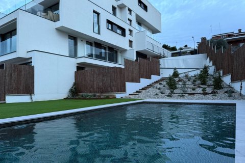 Квартира в Сан-Кугат-дель-Вальес, Барселона, Испания 2 спальни, 95м2 №161322