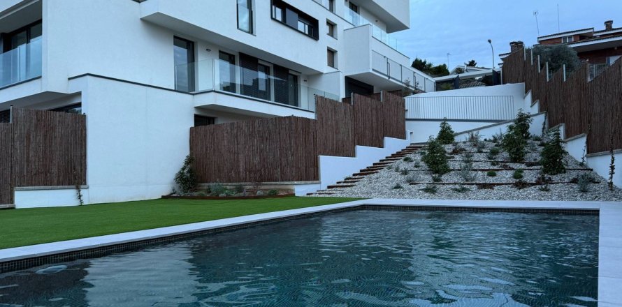 Квартира в Сан-Кугат-дель-Вальес, Барселона, Испания 2 спальни, 95м2 №161322