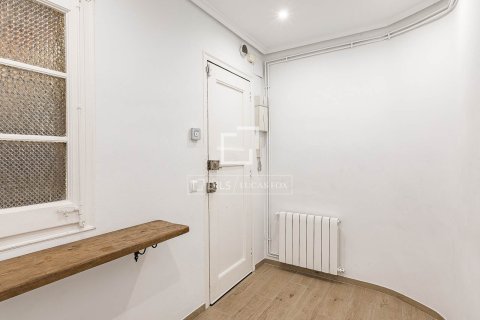 Apartment for sale in Barcelona, Spain 3 bedrooms, 88 sq.m. No. 164903 - photo 29