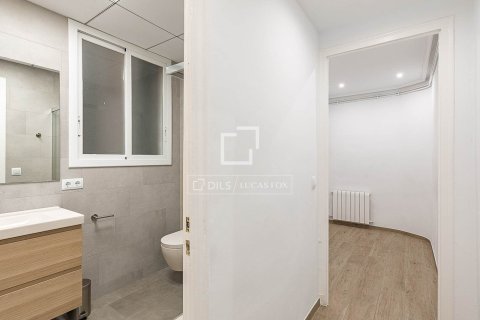 Apartment for sale in Barcelona, Spain 3 bedrooms, 88 sq.m. No. 164903 - photo 25