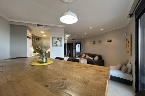 Huoneisto myytävänä Cubelles, Barcelona, Espanja, 3 makuuhuonetta, 101 m2 No. 168497 - kuva 8