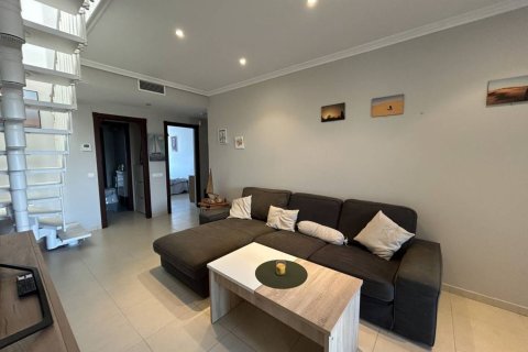 Huoneisto myytävänä Cubelles, Barcelona, Espanja, 3 makuuhuonetta, 101 m2 No. 168497 - kuva 12