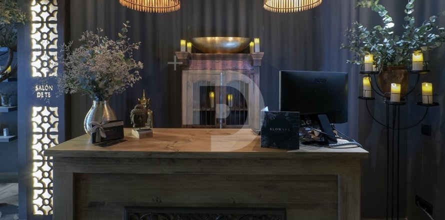 Commercial property in L'Eixample, Barcelona, Spain 365 sq.m. No. 154892