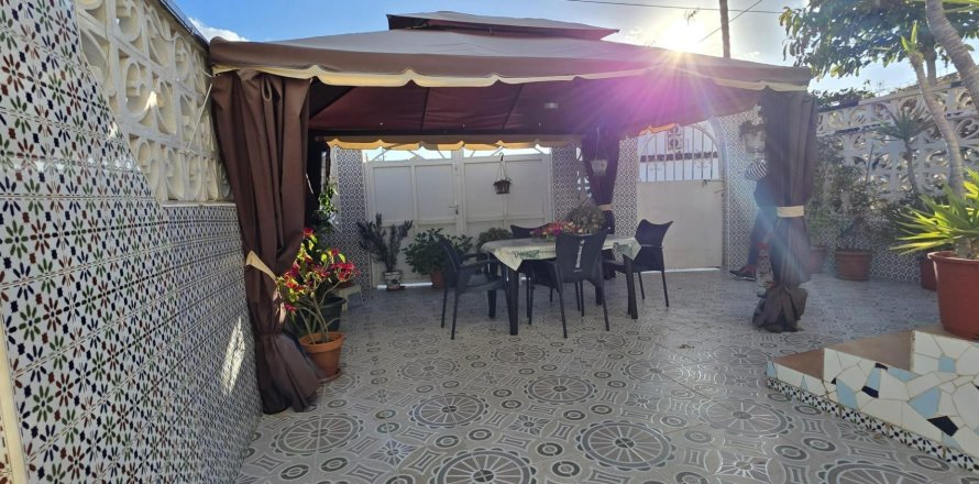 Сasa en Torrevieja, Alicante, España 4 dormitorios, 65 m2 No. 149773