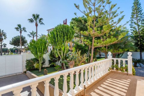 Villa till salu Ciudad Quesada, Alicante, Spanien 5 sovrum, 211 kvm. Nr. 136757 - foto 27