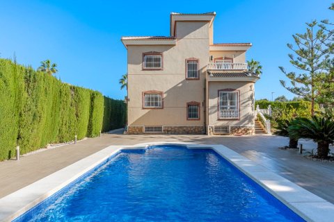 Villa till salu Ciudad Quesada, Alicante, Spanien 5 sovrum, 211 kvm. Nr. 136757 - foto 2