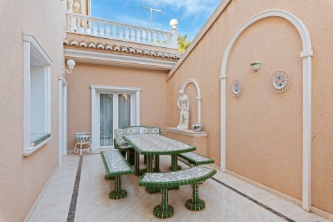 Продажа виллы в Сьюдад Кесада, Аликанте, Испания 5 спален, 344м2 №136759 - фото 16