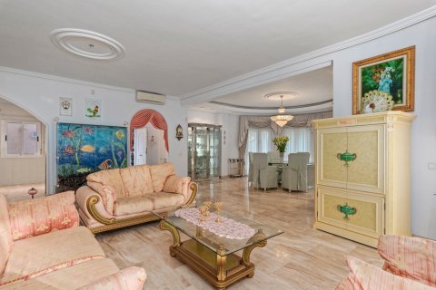 Продажа виллы в Сьюдад Кесада, Аликанте, Испания 5 спален, 344м2 №136759 - фото 11