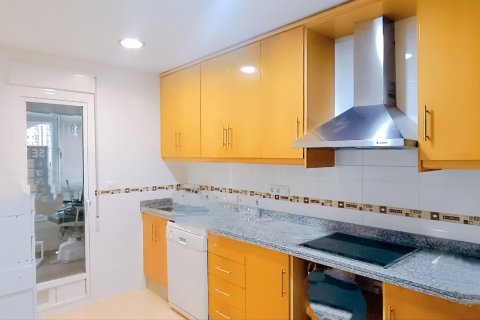 Продажа квартиры в Эльче, Аликанте, Испания 3 спальни, 132м2 №195826 - фото 2